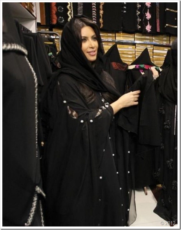 Kim Kardishan Wearing Abaya In Dubai2 Kim Kardishan Wearing Abaya In Dubai2