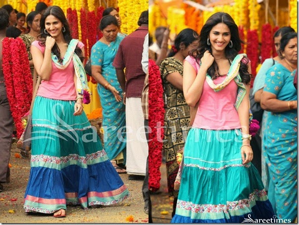 Vaani_Kapoor_Blue_Lehenga Vaani_Kapoor_Blue_Lehenga