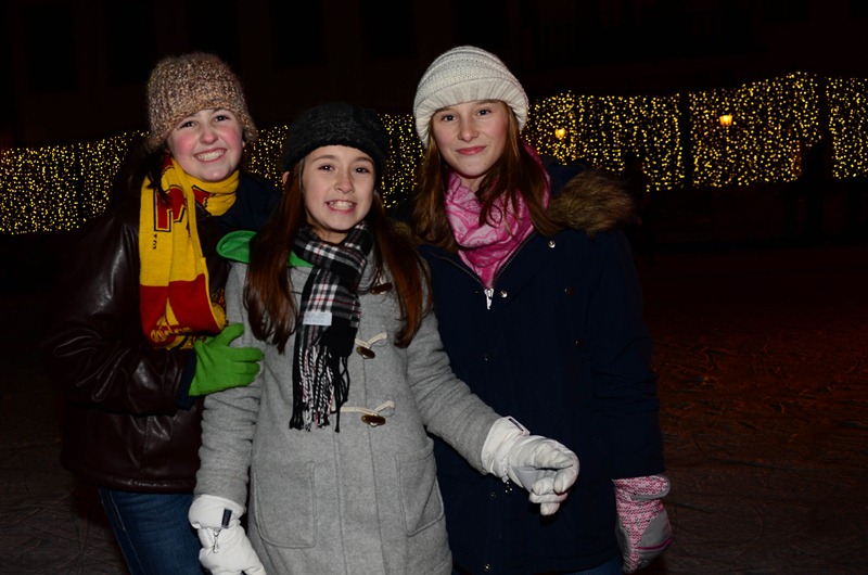 [Dec-4-ice-skating3.jpg]