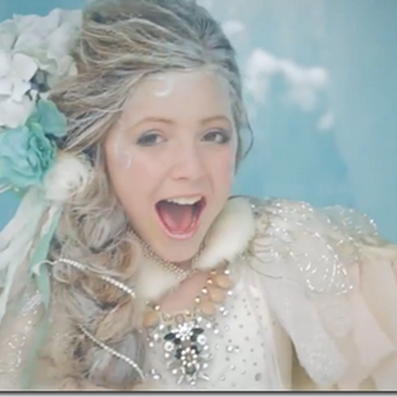 Lexi Walker interpreteaza “Let it Go “ din filmul de animatie Frozen/Regatul de Gheata