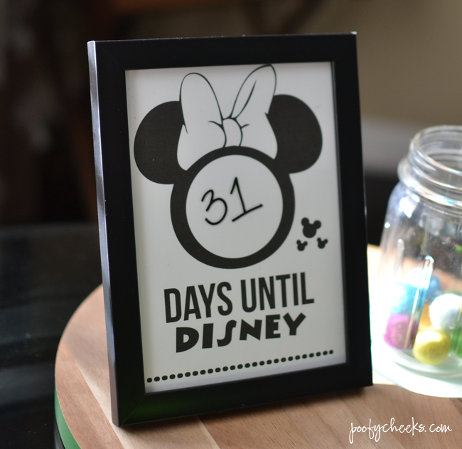 Disney Vacation Countdown - Free Printable Minnie