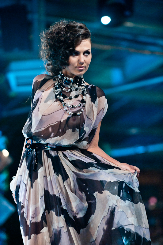 Julia AYSINA, HOLIDAY FASHION WEEK 2011 Фото Сергея Черникова