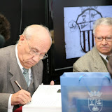 Pabellón de la Biblioteca, D.Jesus Aguilar firmando publicaciones.