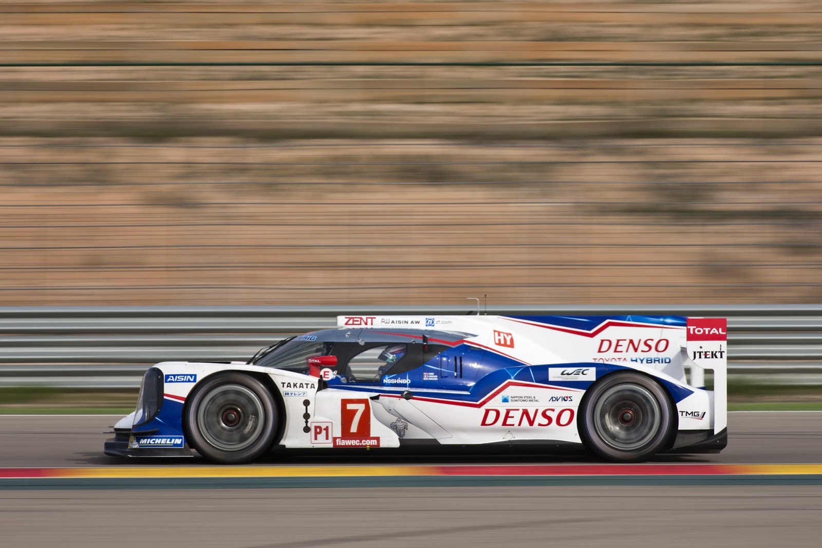 Toyota-TS040-Hybrid-Racer1%25255B2%25255D.jpg