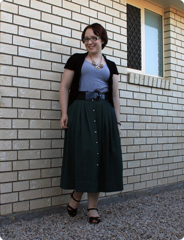 green maxi skirt1 how to wear a midi skirt