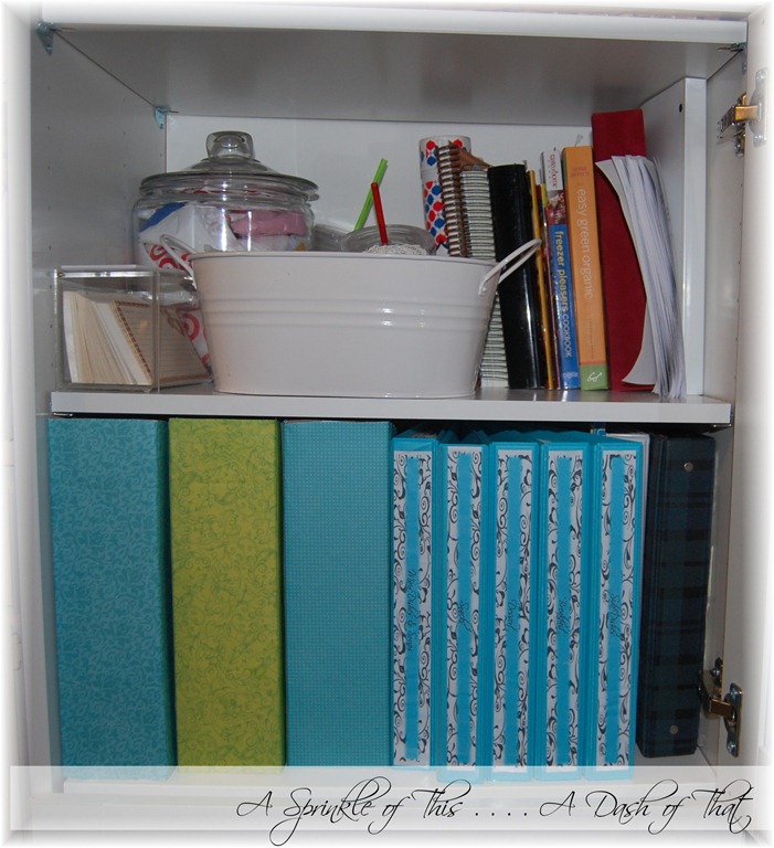 [Shelf%2520after%2520magazine%2520holder%2520makeover%257BA%2520Sprinkle%2520of%2520This%2520.%2520.%2520.%2520.%2520A%2520Dash%2520of%2520That%257D%255B3%255D.jpg]