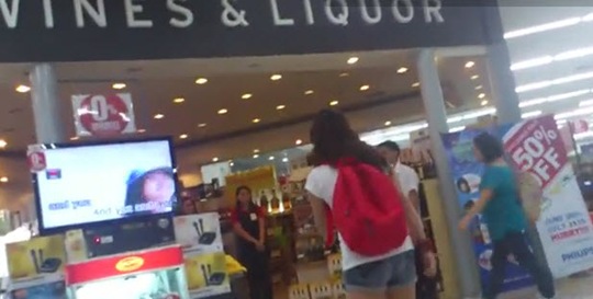 [random-girl-mall-singing%255B2%255D.jpg]