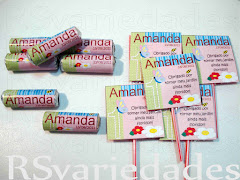 1- Balinha
    : R$1,20 unid (min. 40 unids).
    : Cento: R$110,00.
    : Pedidos em múltiplos de 20 (40, 60, 80, 100, etc.).
    : Utilizamos a balinha Mini-mentos 5 unids.
     
    2- Pirulito com cartão de agradecimento
    : R$ 0,80 unid (min. 50 unids).
    : Cento=R$70,00.
    : O Cartão é somente na parte da frente, ele não dá a volta no pirulito.
