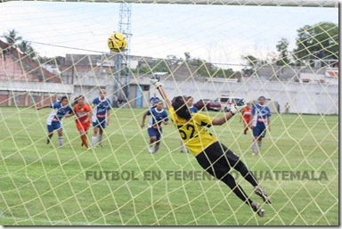 estirada de Noemi Franco de  Unifut 2do. gol de Jutiapanecas