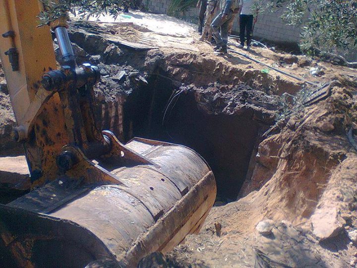 شاهد بالصور الجيش يدمر خزانات الوقود والتي بلغت 23خزان بها مليون لتر