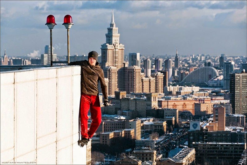 [extreme-rooftopping-skywalking-photo%255B2%255D.jpg]
