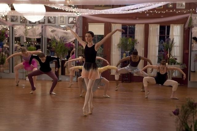 [Bunheads%2520screen%252002%255B4%255D.jpg]