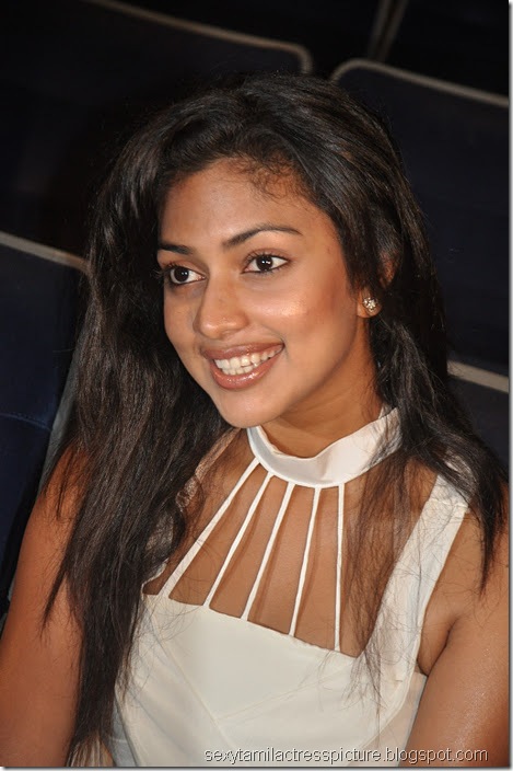 Vettai_amala_Paul_hot_look Vettai_amala_Paul_hot_look