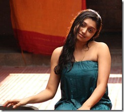 Actress Sreeja Hot in Kozhi Koovuthu Movie Stills
