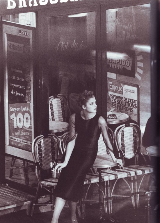 Vogue-italia-january-1999-roversi-Brasserie_la_Rotonde_rue_de_la_Roquette_Paris_4