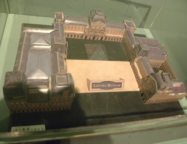 062羅浮宮紙模型