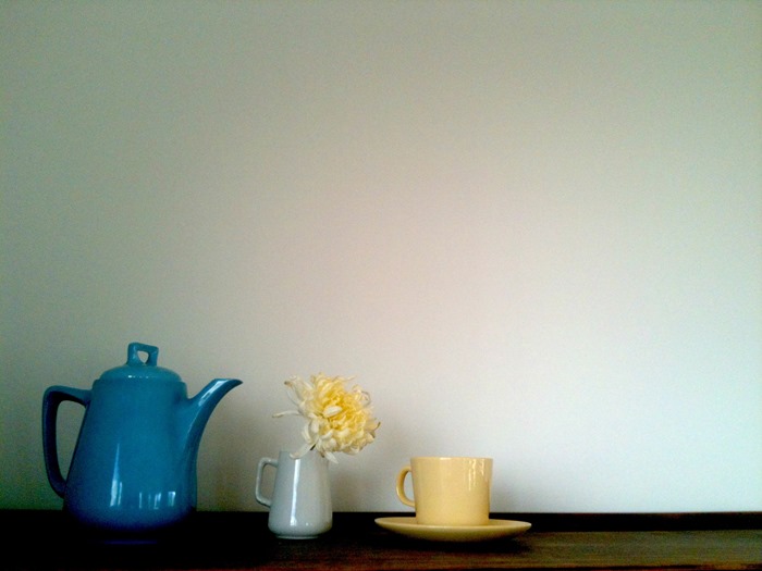 second hand styling blue teapot