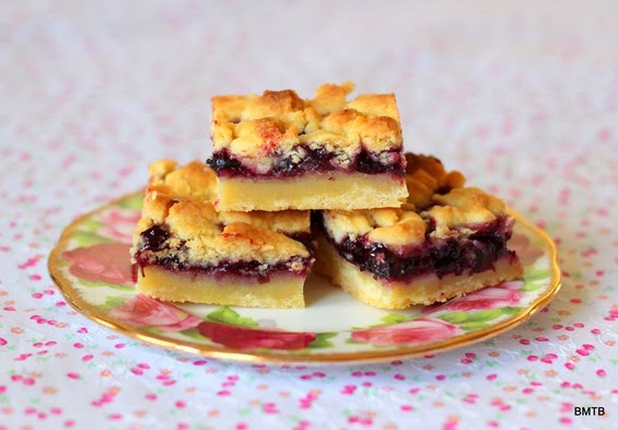 Berry Crumble Slice by Baking Makes Things Better - Yum