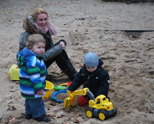 [2012-03%2520Playground%2520with%2520Sand%255B3%255D.jpg]