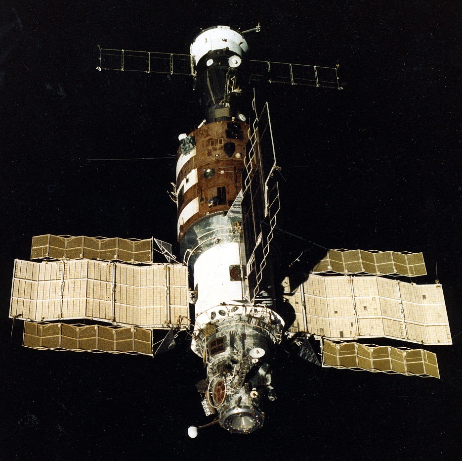 [Salyut-7-Space-Station-Russia-Soviet-Union%255B7%255D.jpg]