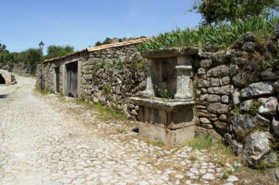 [Marialva%2520-%2520Gl%25C3%25B3ria%2520Ishizaka%2520-%2520%2520passos%2520da%2520via%2520sacra%255B5%255D.jpg]