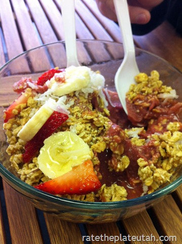 [Maui%2520Bowl%2520Eating%255B4%255D.jpg]