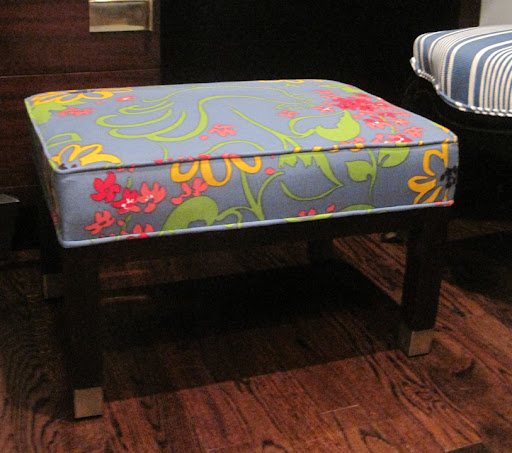 Beautiful fabric on this upholstered bench...would make a terrific beach tow.