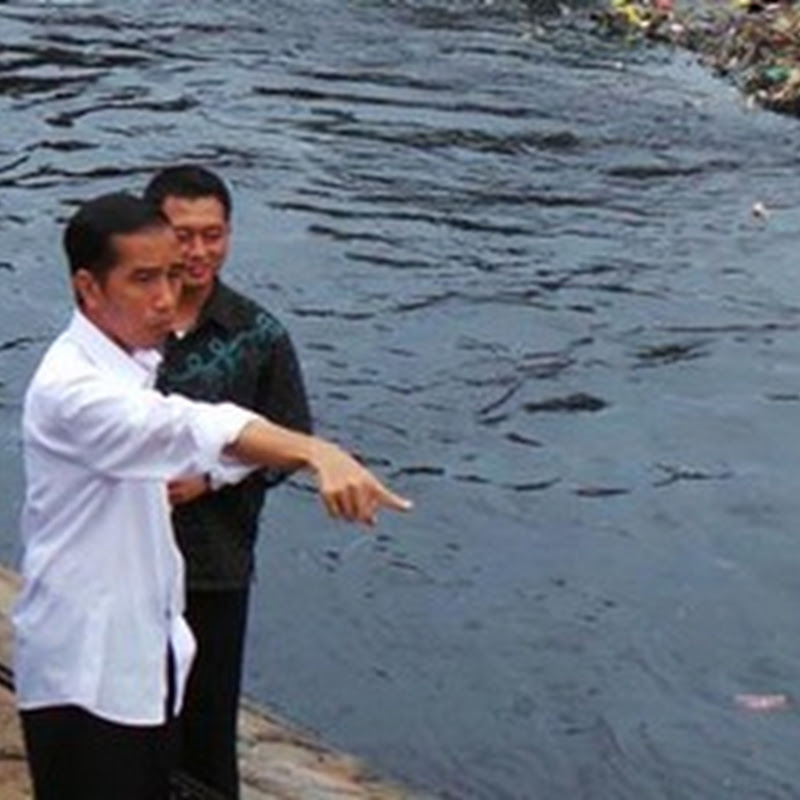 Jokowi Keruk Sungai Percontohan Jakarta