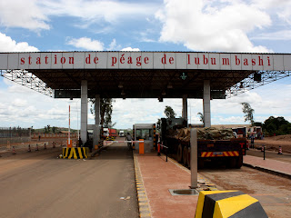 Sur la route Lubumbashi-Kasumbalesa. Radio Okapi/ Ph. John Bompengo