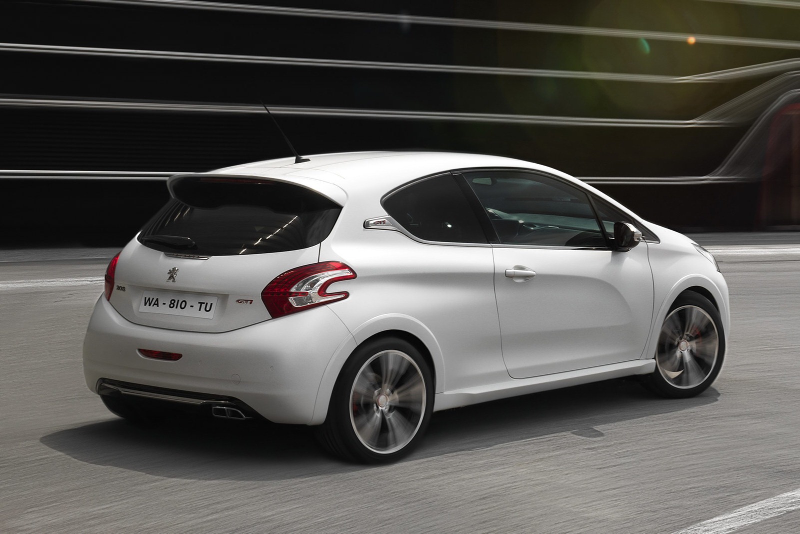 2013-Peugeot-208-GTi-20[2].jpg