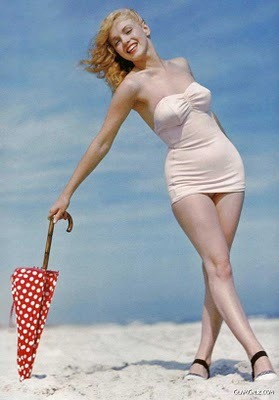 [marilyn_monroe_beach_04%255B5%255D.jpg]