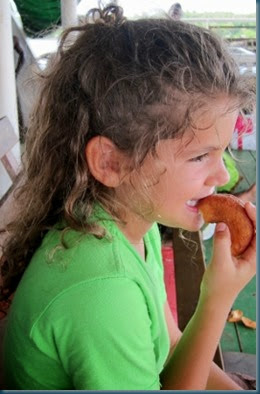 Kosco - Katherine eating ringcake MON Kosco - Katherine eating ringcake MON