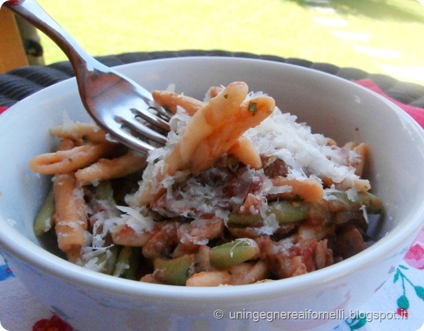 fusilli pasta pomodoro pecorini sarde melanzane