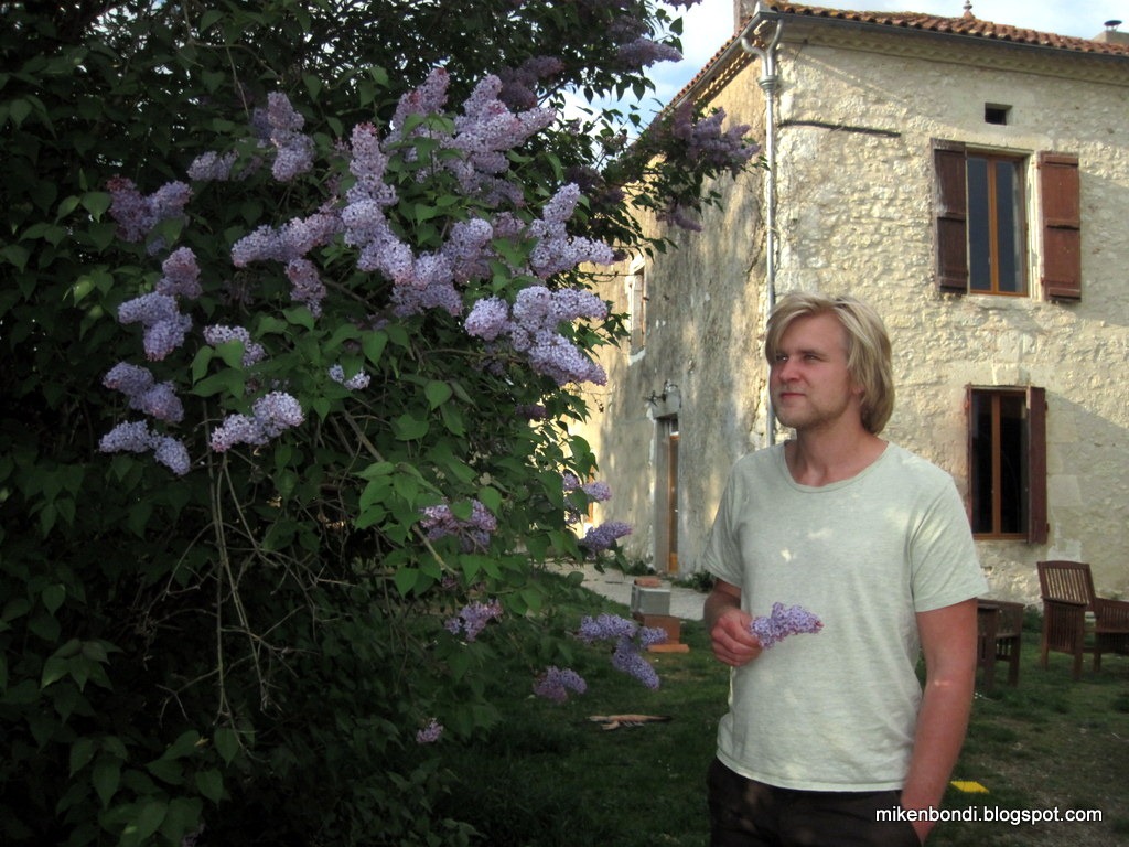 [Gustav%2520and%2520the%2520lilacs%255B3%255D.jpg]