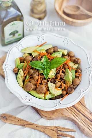 [salata%2520de%2520ciuperci%2520cu%2520avocado%255B5%255D.jpg]