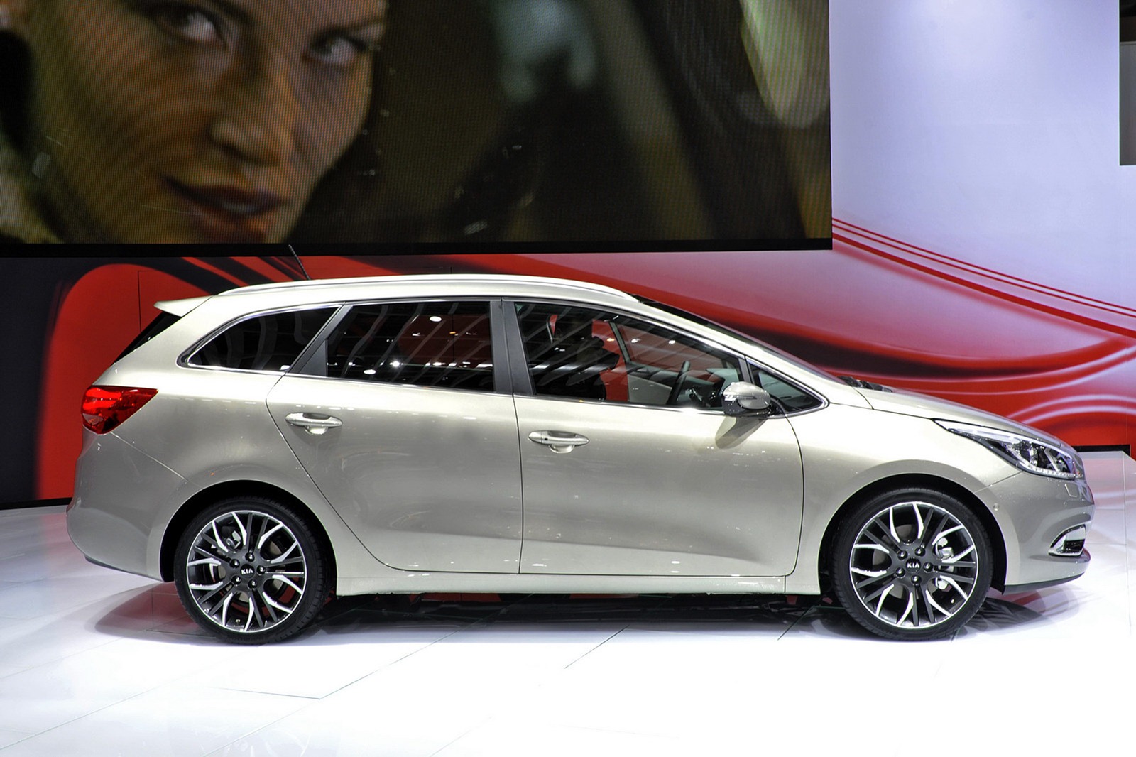 [2012-Kia-Ceed-Wagon-3%255B2%255D.jpg]