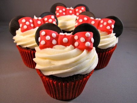 [Mini%2520Mouse%2520Cupcakes%2520by%2520Zoey%2520Cakes%255B3%255D.jpg]