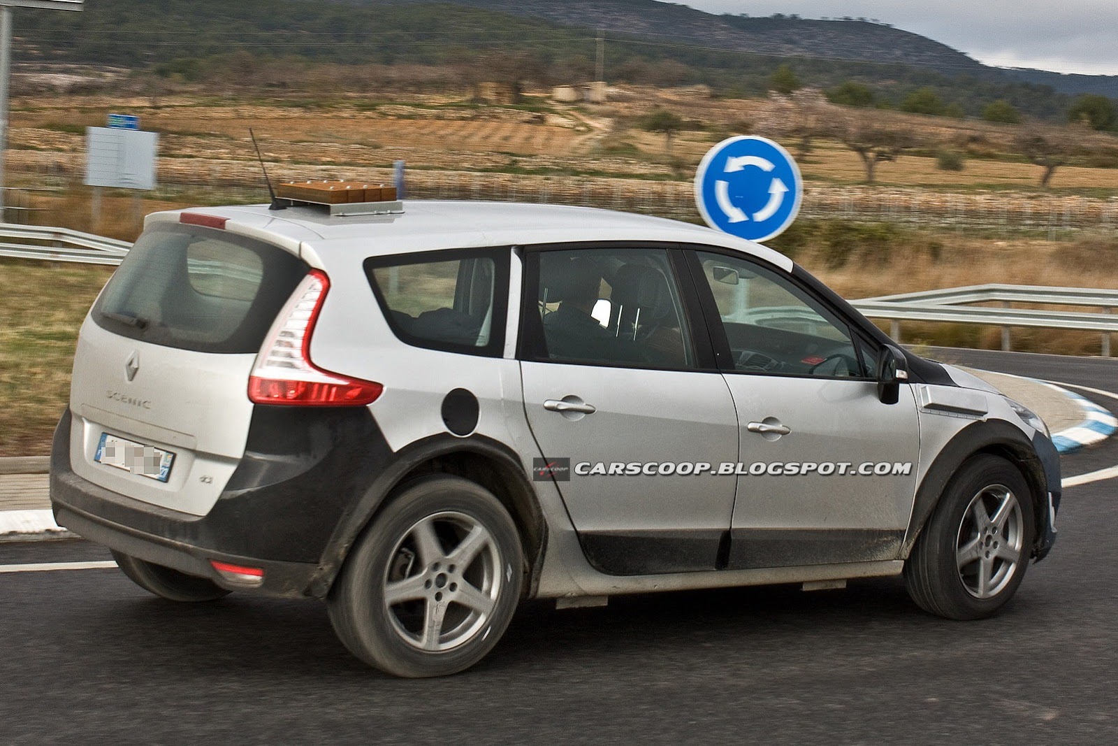 [Renault-SUV-CarScoop4%255B4%255D.jpg]