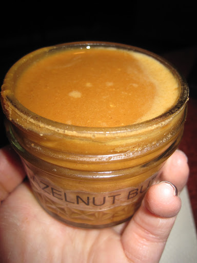 Very liquidy with a strong hazelnut scent and flavor. Very liquidy with a strong hazelnut scent and flavor.