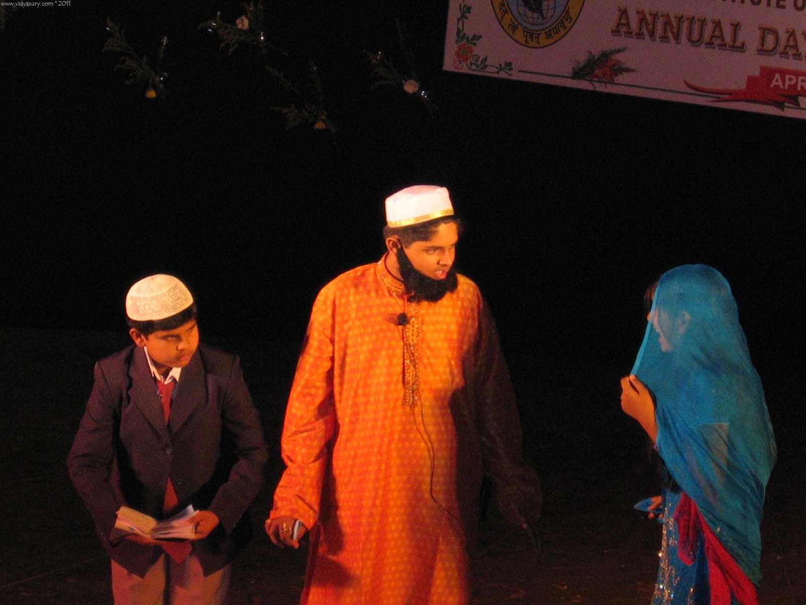 [Vidur%2520Sury%2520on%2520stage%255B19%255D.jpg]