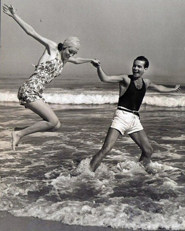 Summer fashions, 1930s