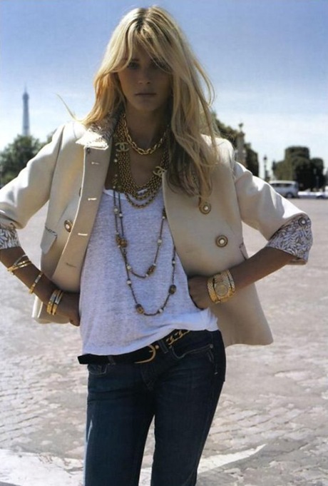 VogueParisAugust2006ModelCarmenK-5