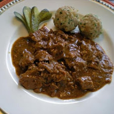 Authentic Viennese Goulash (Wiener Fiakergulasch)