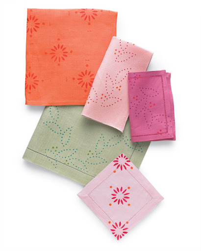 Learn how to make these quaint table linens at:
marthastewart.com/272759/brighter-batik-table-linens Learn how to make these quaint table linens at:
marthastewart.com/272759/brighter-batik-table-linens