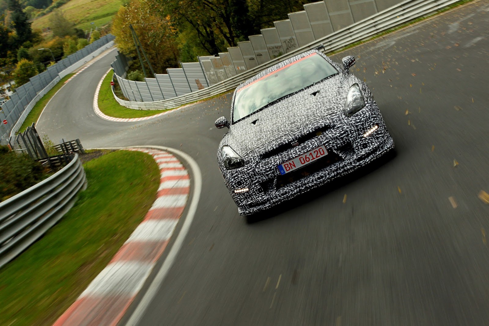 [Nissan-GT-R-Nismo-Nurburgring-17%255B6%255D.jpg]