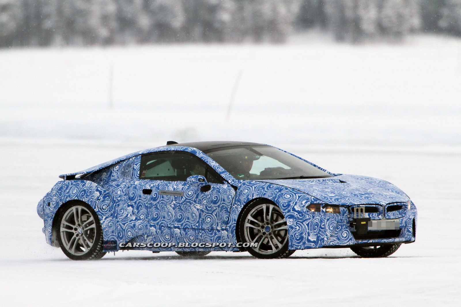 [2014-BMW-i8-133.jpg]