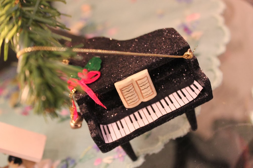 [christmas-piano-ornament%255B5%255D.jpg]