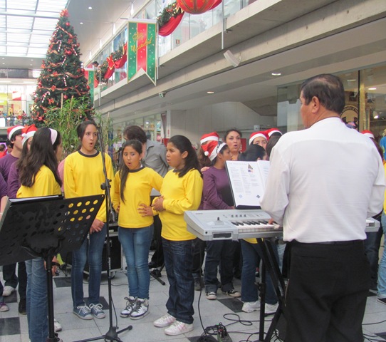 [CORO%2520UNAP%252CCORO%2520VOCES%2520BLANCAS%2520Y%2520CORO%2520JUVENIL%2520%25287%2529%255B2%255D.jpg]