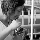 Shanghai - Marché poisson - Femme au crabe N&amp;B