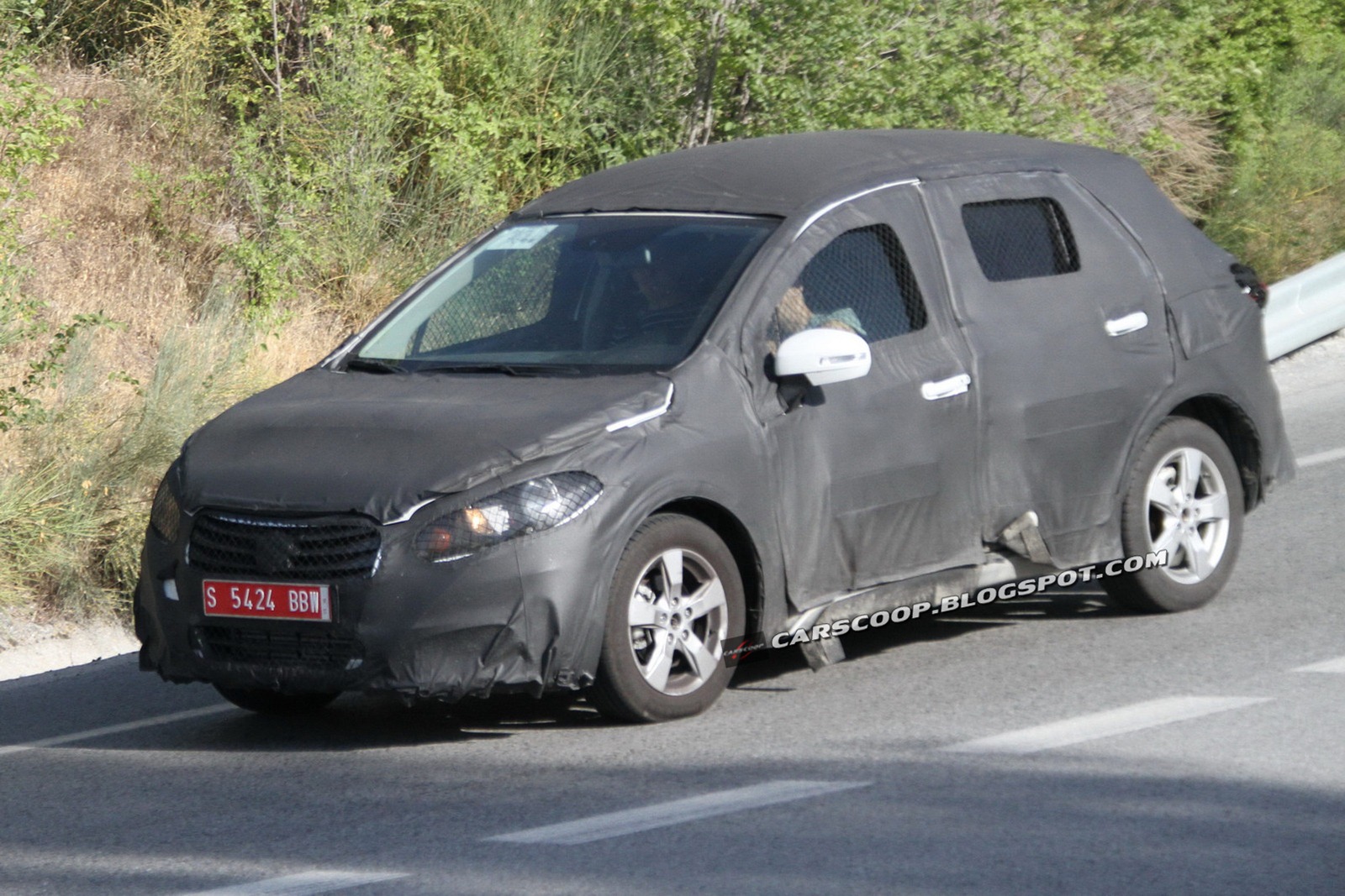 [2014-Suzuki-CUV-16%255B3%255D.jpg]